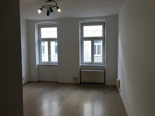 Premium-Investment: Dreigeteilte Wohnung nahe Augarten mit 3,4% Rendite!