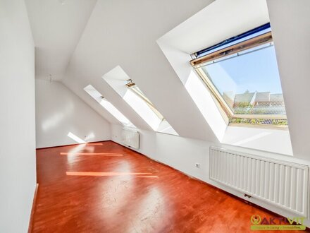 Dachgeschoß mit Lift und Terrasse. - Steyrergasse nahe Finanzamt. - Nur 150 Meter zur Straßenbahn.