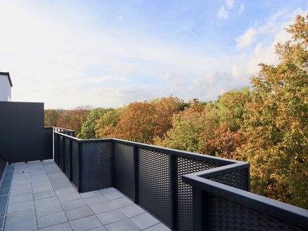 DACHGESCHOSS-ERSTBEZUG mit PARKBLICK! Klimatisierter Neubau mit Terrasse