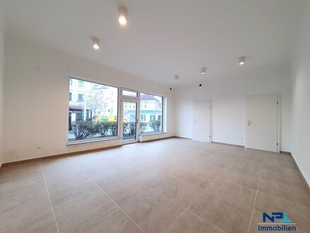 ***NEU saniertes Geschäftslokal + Schaufenster + sehr gut befahrene Hauptstraße + auf Wunsch mit Parkplatz und Lager***