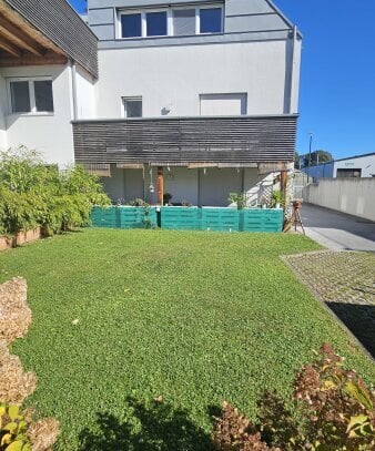 Terrasse inklusive : Moderne, hochwertige 1,5-Zimmer-Whg mit rund 32 m2 + 8 qm Terrasse im ruhigen Alt-Liefering (T2)