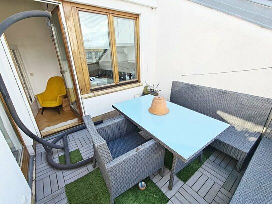 PROVISIONSFREI, HETZGASSE, gepflegtes 84 m2 Dachgeschoß mit Terrasse, 3 Zimmer, Komplettküche, WG-geeignet, Parketten,…