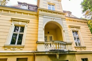 Großzügige Wohnung im Stil-Altbau!