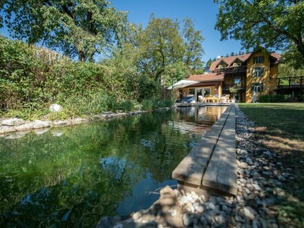 Traumhafte Villa in Krumpendorf mit Naturpool und Poolhaus