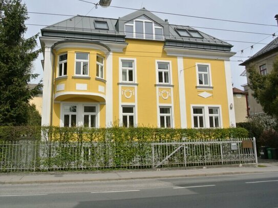 Großzügige und neuwertige Büroflächen im Hochparterre samt Souterrainflächen einer Jahrhundertwende-Villa zu vermieten