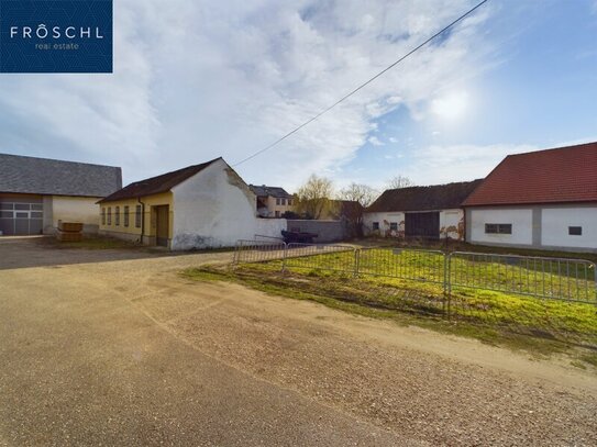 Baugrundstück mit alten Bauernhaus in idyllischer Ortsrandlage im Weinviertler Unterstinkenbrunn - Entwicklungspotential