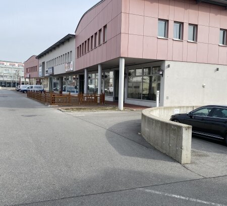 Modernes Büro mit 182 m², TG- und Freistellplätze vorhanden