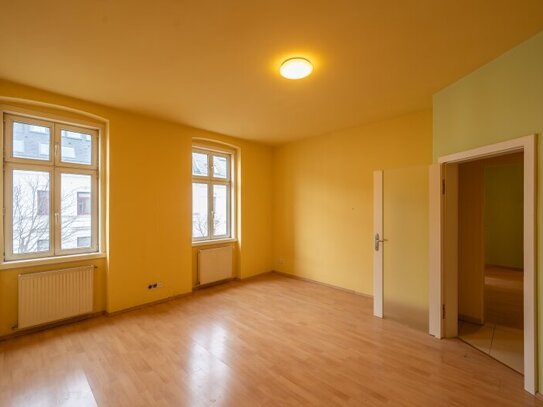 +++NEU+++ Sanierungsbedürftige 4-Zimmer Altbau-Wohnungen mit BALKON!!