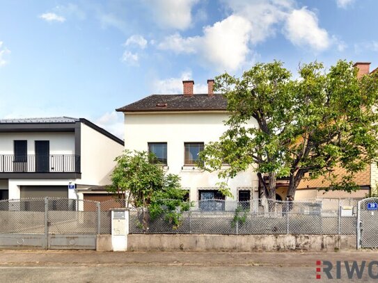 Sanierungsbedürftiges Einfamilienhaus | ca. 390 m² NFL | Ost/West ausgerichtet | Großer Garten & Garage