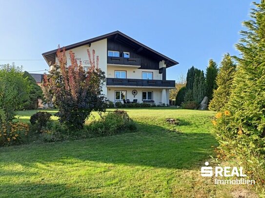 Großzügiges Mehrfamilienhaus mit viel Grund und Blick auf Schloss Grein