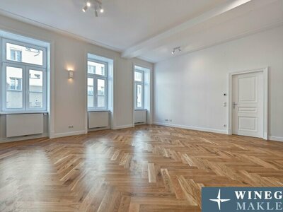 ERSTBEZUG mit SÜDWEST-BALKON! Sanierter 4-Zimmer-Altbau in wunderschöner Liegenschaft