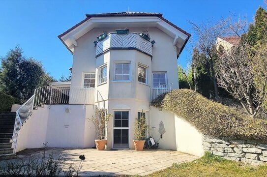 Traumhaftes Einfamilienhaus in Ruhelage - mit Indoor-Pool