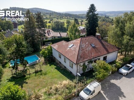 Großzügiges Einfamilienhaus mit parkähnlichem Garten im Zentrum