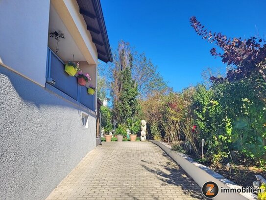 Gediegenes Einfamilienhaus mit Ambiente und romantischem Garten!