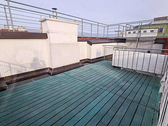 PROVISIONSFREI, TERRASSENHIT, gepflegte 147 m2 Dachgeschoß mit 20 m2 Terrasse, 3 Zimmer, Wohnküche, 2 Bäder, Kolonitzpa…