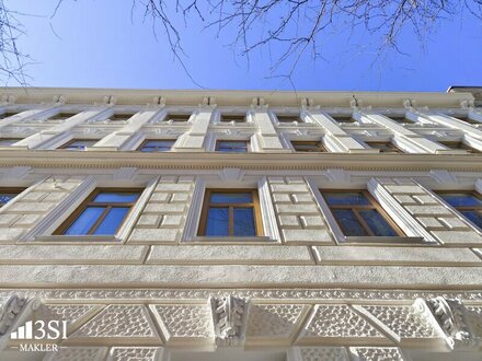 Sanierungsbedürftige Altbauwohnung mit bewilligtem Balkon in gepflegter Jahrhundertwende Liegenschaft beim Meiselmarkt