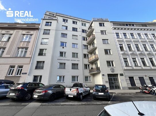 Urbane Wiederaufbau Wohnung mit Potenzial: 3 Zimmer, Balkon, in zentraler Lage