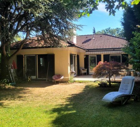 Dieses Einfamilienhaus mit großem Garten & Pool wartet auf SIE als neue Bewohner