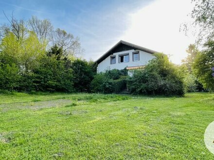Frühjahrsaktion! Preisschlager! Potentialreiches Haus mit großem Grundstück in Fuchsenbigl!