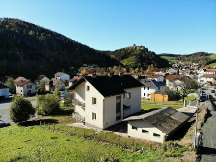 1 - 3 Familienwohnhaus mit ausbaubarem Dachboden auf 1.600 m² Baugrund in Zentrumsnähe mit fantastischem Ausblick