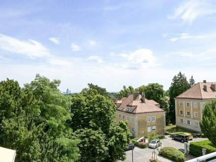 2 Zimmer Dachgeschosswohnung mit Lift und schönem Stadtblick!