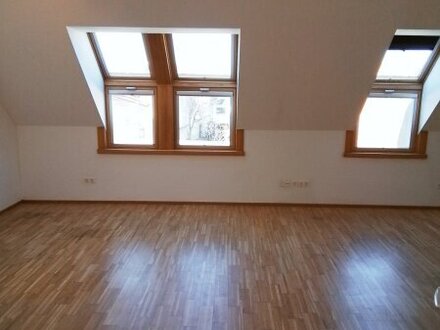 Sonnige WOHNUNG mit Blick über die Dächer- inklusive KÜCHE - Nähe BAHNHOF Himberg- Provisionsfrei!!