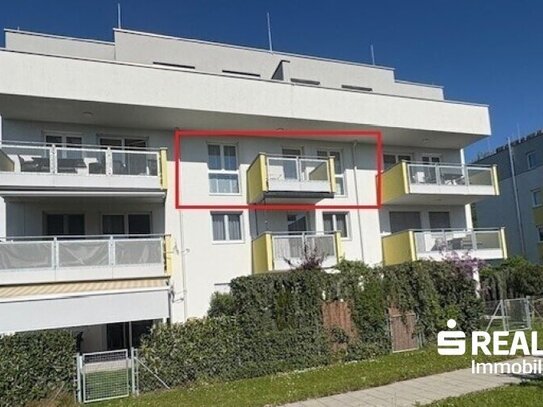 Neuwertige 2-Zimmer-Wohnung mit Balkon und Tiefgaragenplatz - voll möbliert!