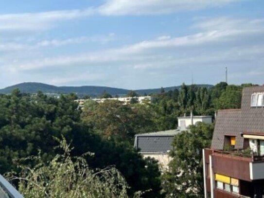 DG-Wohnung mit Balkon – Einzigartige Lage und atemberaubende Aussicht! Befristet vermietet bis 31.08.2025