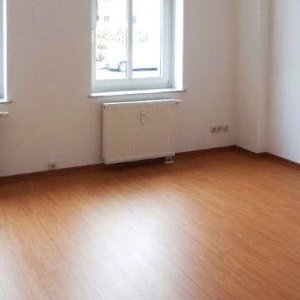 Schnuckelige helle 2-Raum-Dachgeschosswohnung sucht Dich!