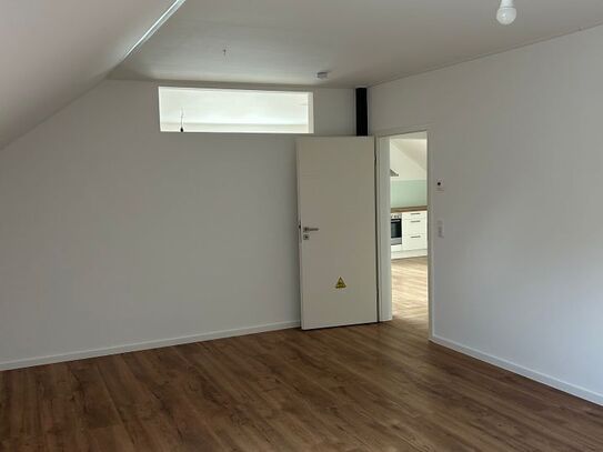 Moderne 2-Zimmer-Wohnung mit Dachterrasse zu Vermieten