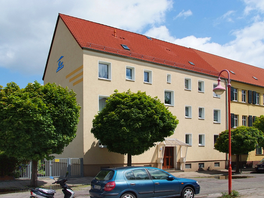 Sanierte 3-Raum-Wohnung mit Badewanne und Balkon!