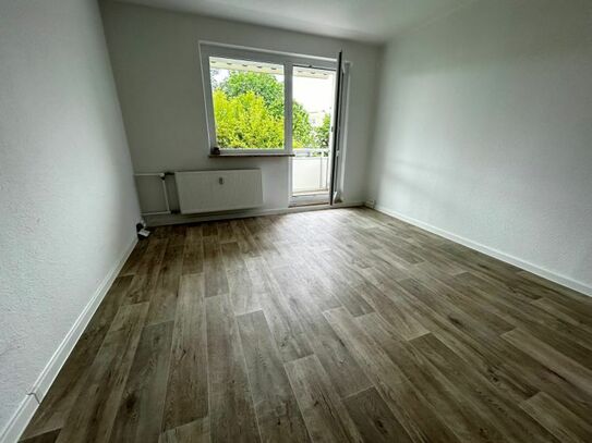 Schöne 4-Zimmer-Wohnung: Neu saniert und bezugsfertig!!