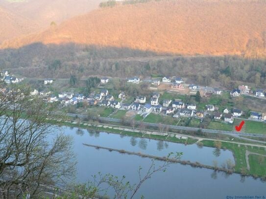 ***EIN PLATZ AN DER SONNE FÜR IHR TRAUMHAUS***
Unverbaubarer Moselblick in Burgen