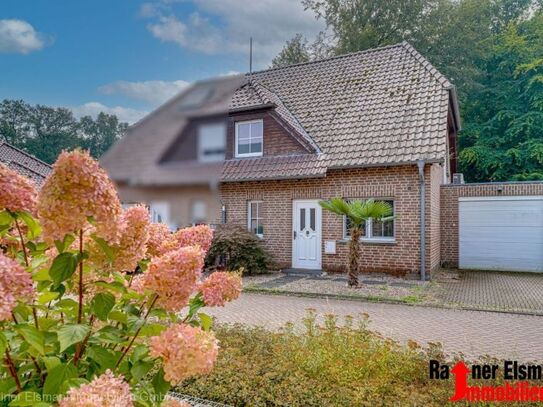 Emmerich: Moderne Doppelhaushälfte mit Naturgarten !