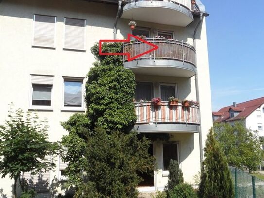 Schöne 2-R Wohnung mit Balkon, zentrumsnah - ruhige Lage mit PKW-Stellplatz, TG möglich