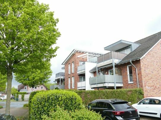 Moderne Eigentumswohnung in einem sehr gepflegten Mehrfamilienhaus mit Balkon und PKW Stellplatz