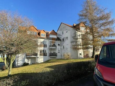 Attraktive Investitionsmöglichkeit: Vermietete 2-Zimmer-Wohnung mit Balkon und Carport