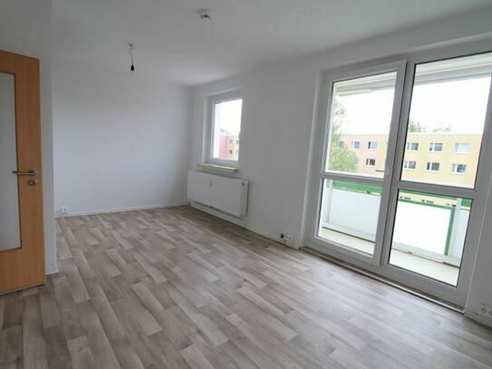 Helle 2-Raumwohnung mit Ausblick und Süd-Balkon und Aufzug