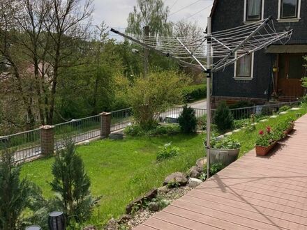 Exklusives Wohngefühl: Helle 4-Zimmer-Wohnung mit Terrasse, Garten und Panoramablick in Steinbach-Hallenberg