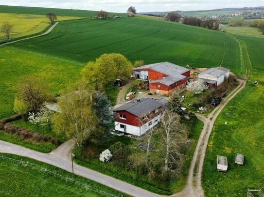 IHR AUSSIEDLERHOF IN ALLEINLAGE! 
KEINE KÄUFERPROVISION!