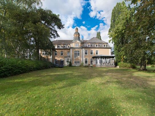 Erdgeschosswohnung mit vier Zimmer und Terrasse | Schloss Sorgenlos