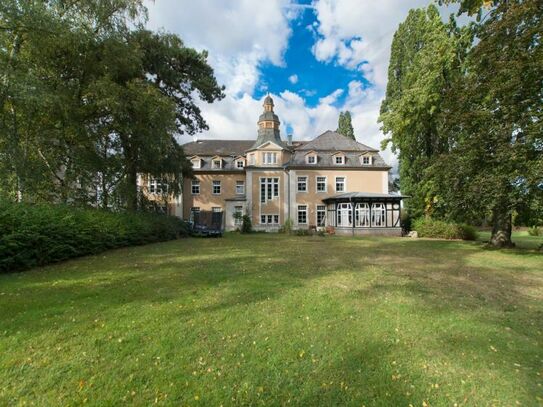 Erdgeschosswohnung mit vier Zimmer & Terrasse | Schloss Sorgenlos