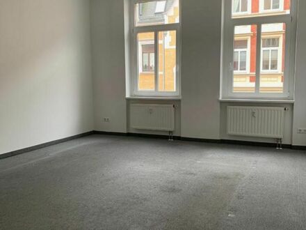 Mit Balkon! frisch renovierte 3-Zimmer-Wohnung - Zentrum