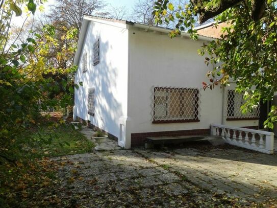 Villa in Alleinlage mit 2300qm großem Grundstück in Frankfurt/Sossenheim