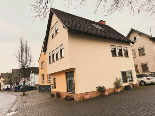 Gepflegtes & renoviertes Einfamilienhaus mit Dachterrasse in Hungen OT