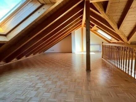 Außergewöhnliche 4,5 Raum Maisonettewohnung im Dachgeschoß ab Sommer zu vermieten
