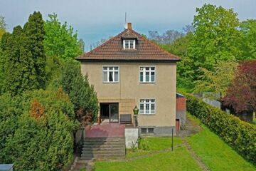 Renovierungsbedürftiges Einfamilienhaus im charmanten Stil der dreißiger Jahre