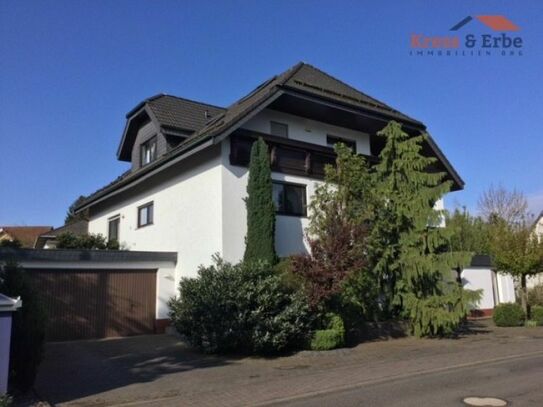 Modernisiertes Wohnhaus in Steinau-Ulmbach: Drei Wohneinheiten, Ladenlokal und Garten