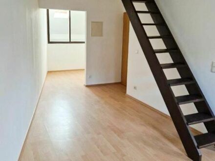 Singlewohnung über 2 Etagen mit Balkon