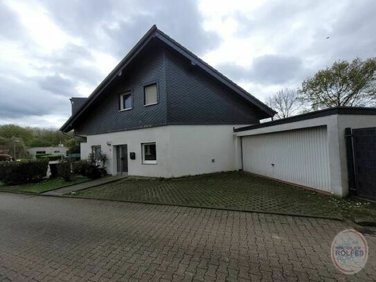 Bezugsfreies, großzügiges Einfamilienhaus mit großer Doppelgarage in Bergheim-Zieverich